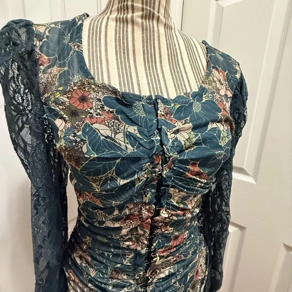 Gimmicks by BKE Teal Floral Lace Blouse Corset Style Front NWT - Picture 3 of 8